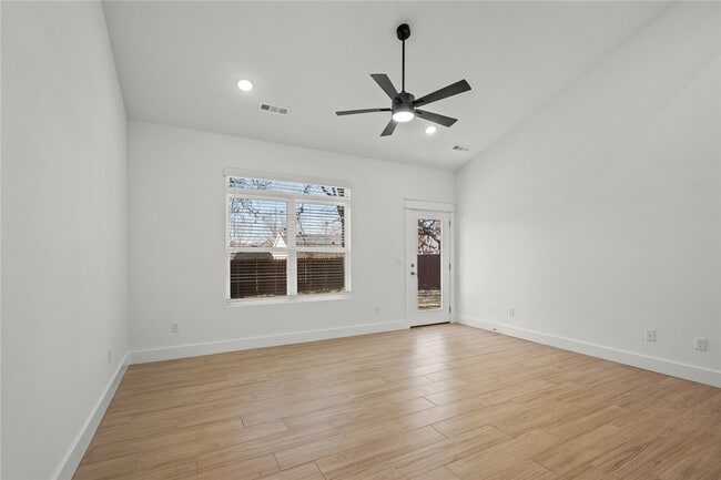 Building Photo - 712 Sun Meadows Loop