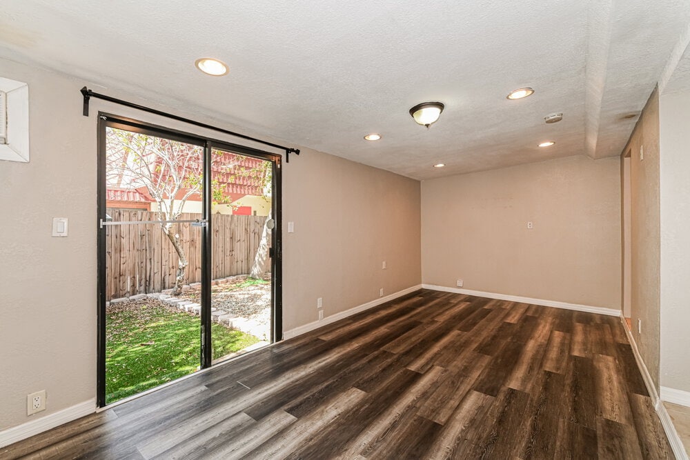 Building Photo - 10907 Meadow Lark Cove Dr