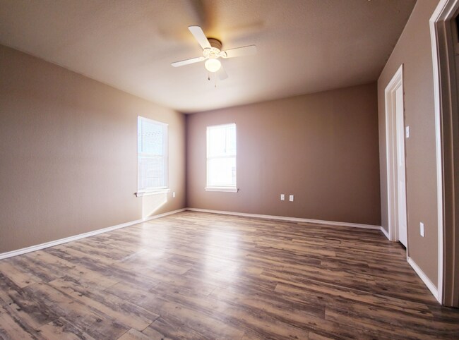 Building Photo - PRE-LEASE SPECIAL: Cozy 3-Bedroom, 2-Bathroom Home with Garage in East Lubbock