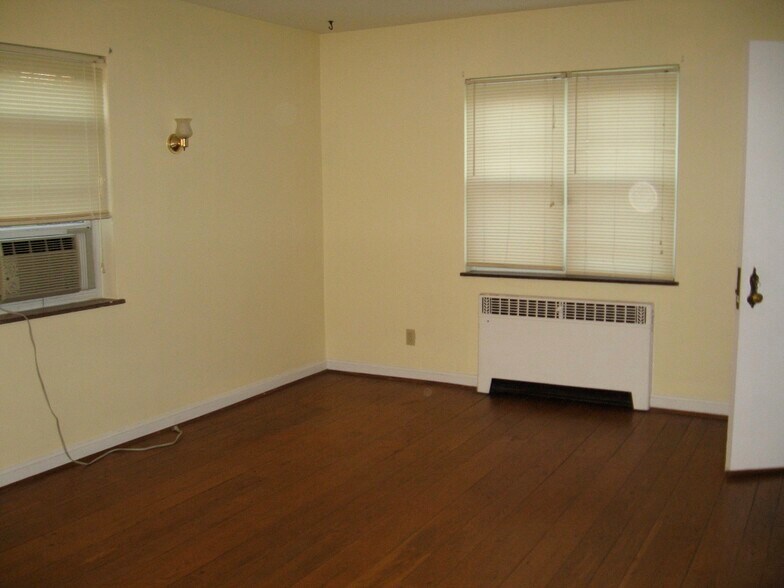 Building Photo - 6015 Dryden Ave