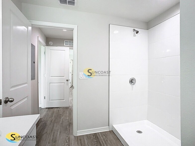 Building Photo - 3821 SW 43rd Ct