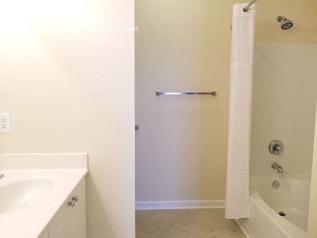 Building Photo - 2152 Castle Pines Dr
