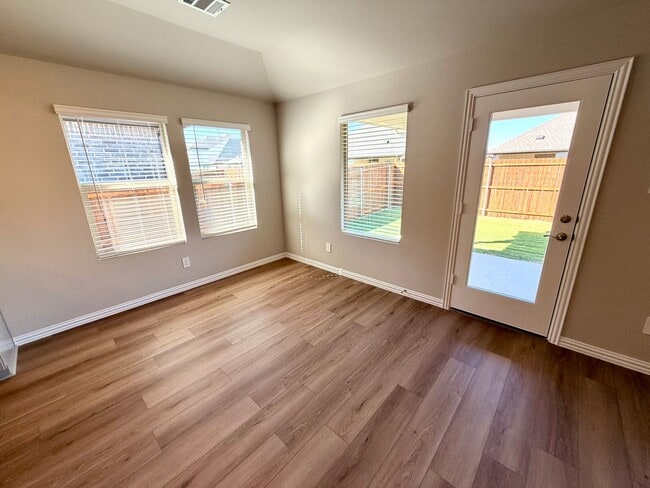 Building Photo - 600 Tidal Dr