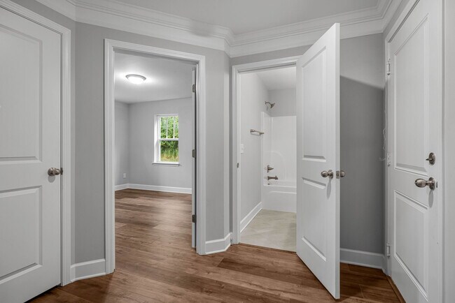 Building Photo - 300 Kara Ln