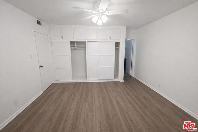 Building Photo - 447 S Palm Dr