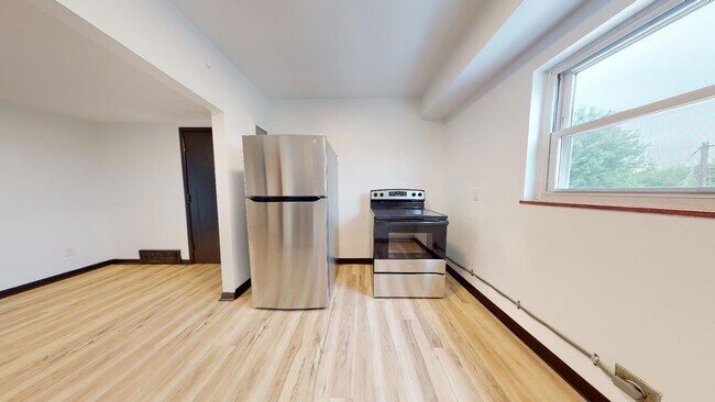 Building Photo - Parma - 2 Bedroom - 3rd Floor Unit
