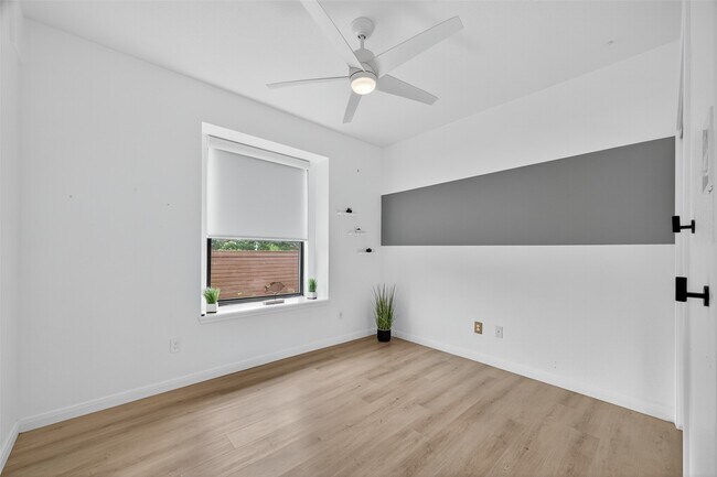 Building Photo - 803 Davis Rd