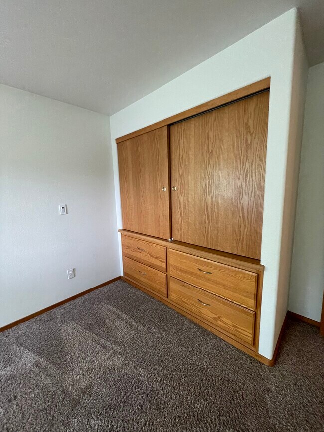 Building Photo - 740 E Opal Ct