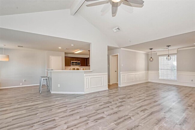 Building Photo - 14410 Cypress Meadow Dr