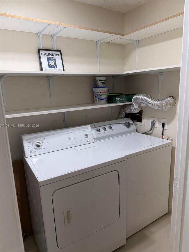 Building Photo - 3648 NW 83rd Ln