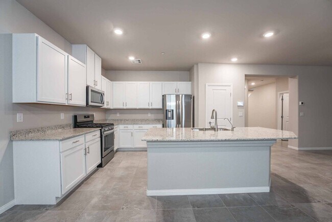 Building Photo - Stunning 5 Bedroom home in Henderson!