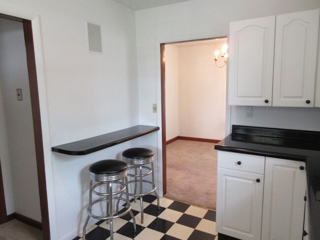 Building Photo - 2 Bedroom Northside Home! Great Use of Space and Nice Yard!