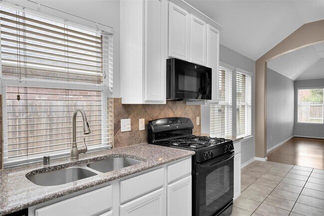Building Photo - 28234 Sweet Oak Ln