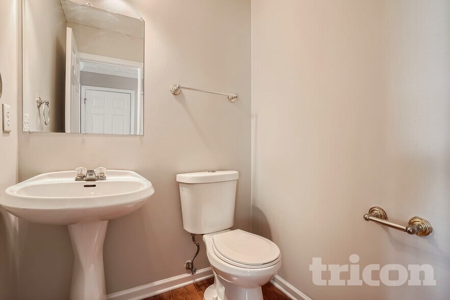 Building Photo - 1230 Webb Farm Ln