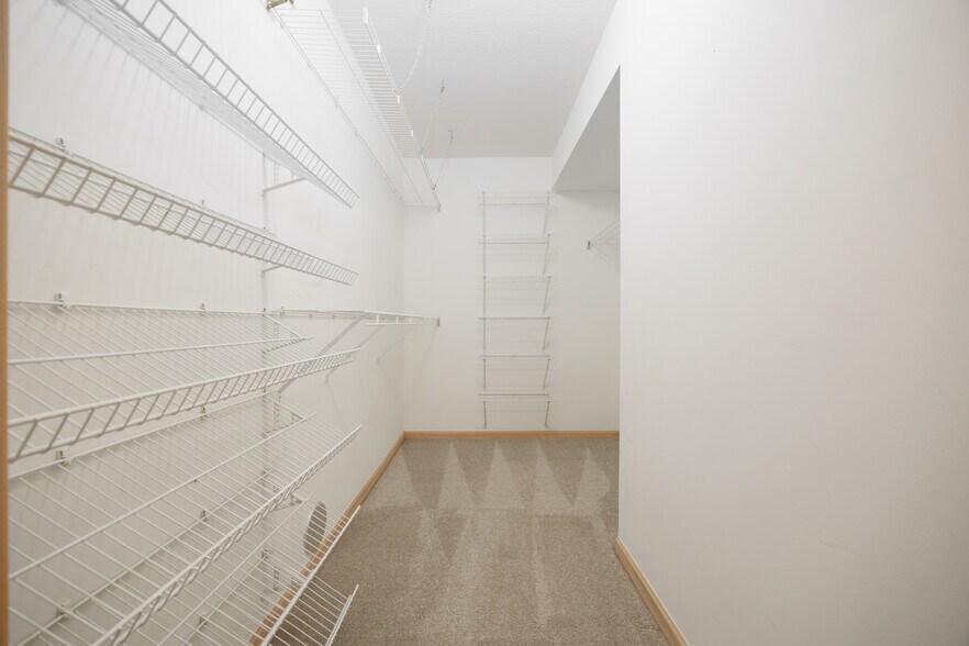 Primary Suite Walk in Closet - 3906 Sandstone Cir