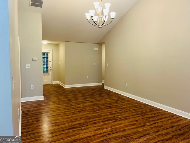Building Photo - 5750 Crest Hill Dr NE