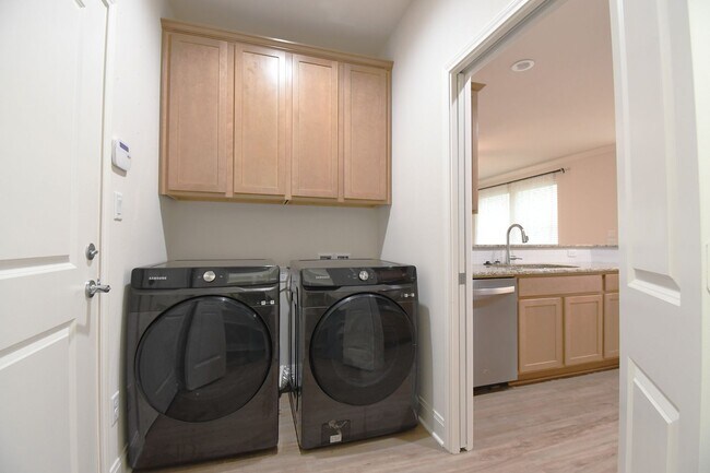Building Photo - 6067 Hamilton Mdws Wy