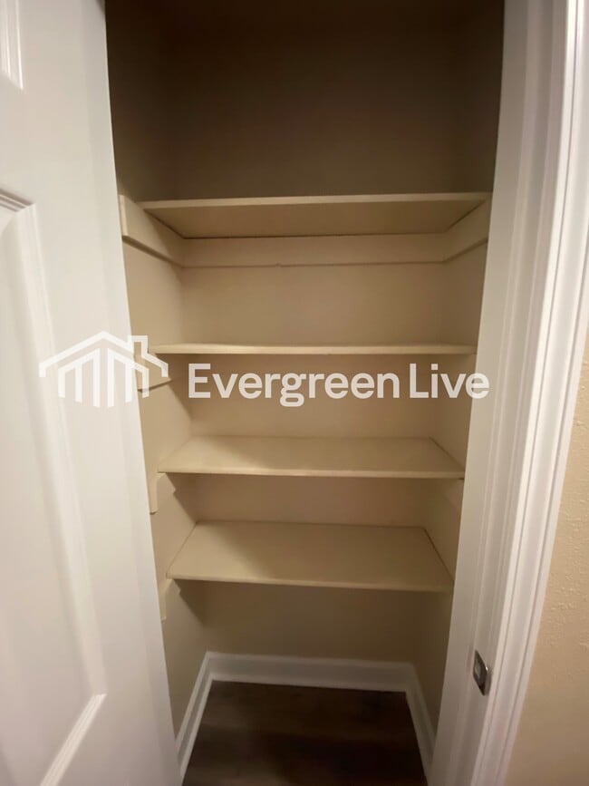 Building Photo - 72 Voda Ct