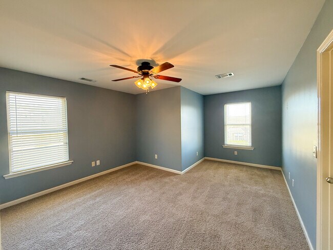 Building Photo - 1252 Washington Dr