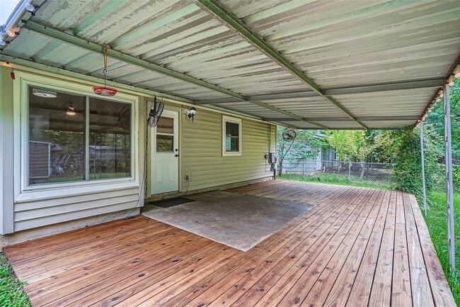 Building Photo - 507 Seminole Dr