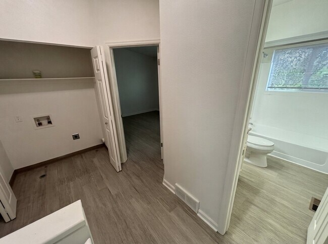 Building Photo - 650 Walden Cir