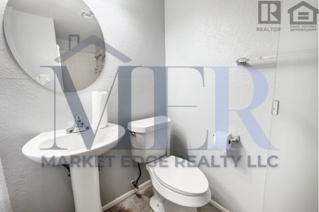 Building Photo - 3Bed/2Bath Home at Olive Ave/103rd Ave! Ready for Immediate Move-In! -- RV GATE! NO HOA!