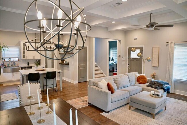 Building Photo - 1005 Birch St SW