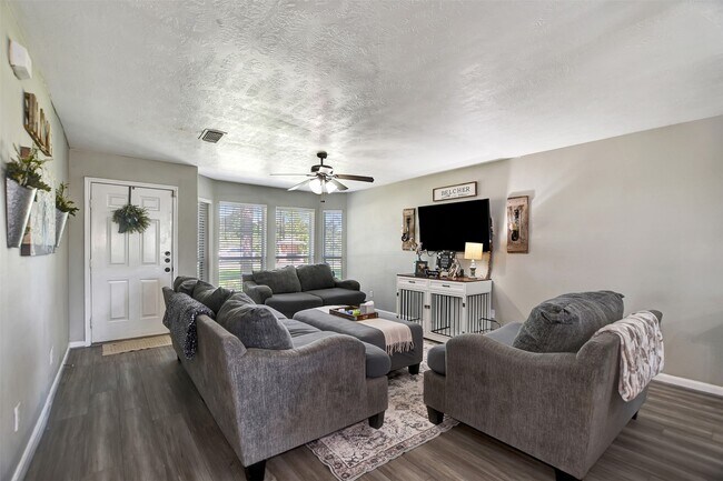 Building Photo - 25401 Hunting Trail