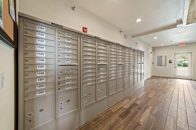 Building Photo - 8050 Baymeadows Cir W
