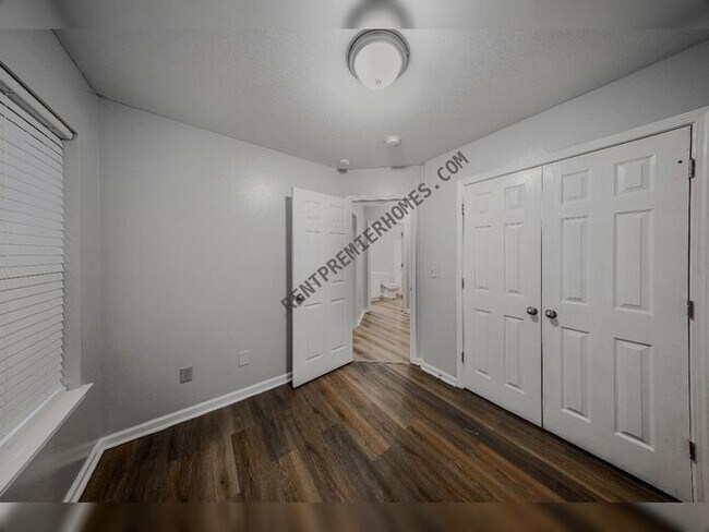 Building Photo - 3202 Fawn Dr