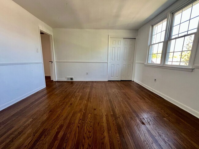 Building Photo - Stunning 3-Bedroom Townhome with Garage in Brookhaven! Available NOW!