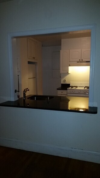 Building Photo - 60 Egmont St