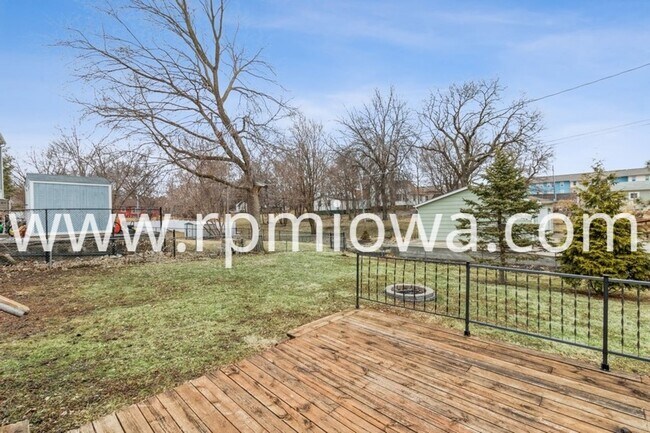 Building Photo - FENCED IN YARD!! 3 Bedroom, 2 Bath Home in Ames