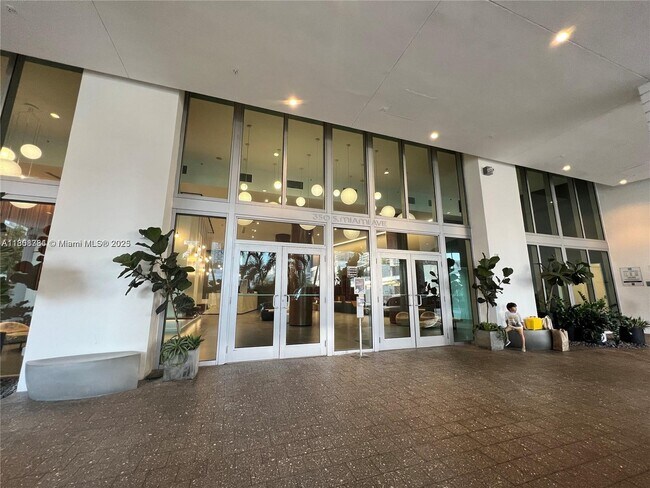 Building Photo - 350 S Miami Ave