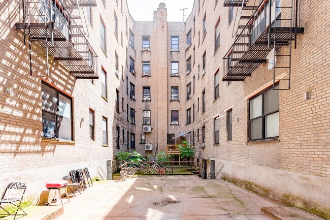 Building Photo - 1625 Putnam Ave