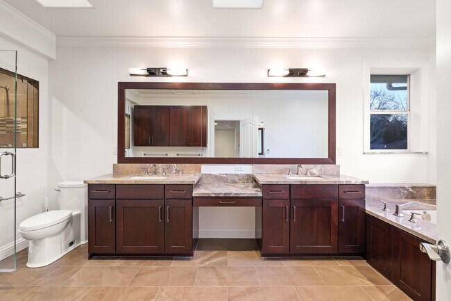 Building Photo - 399 Verona Ave