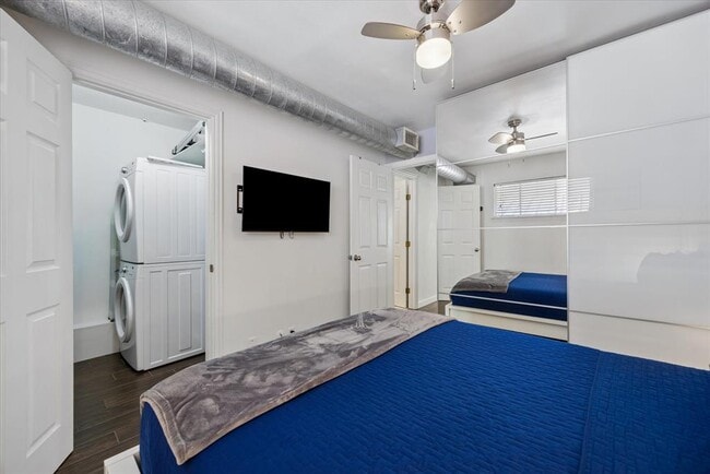 Building Photo - 1510 W 6th St