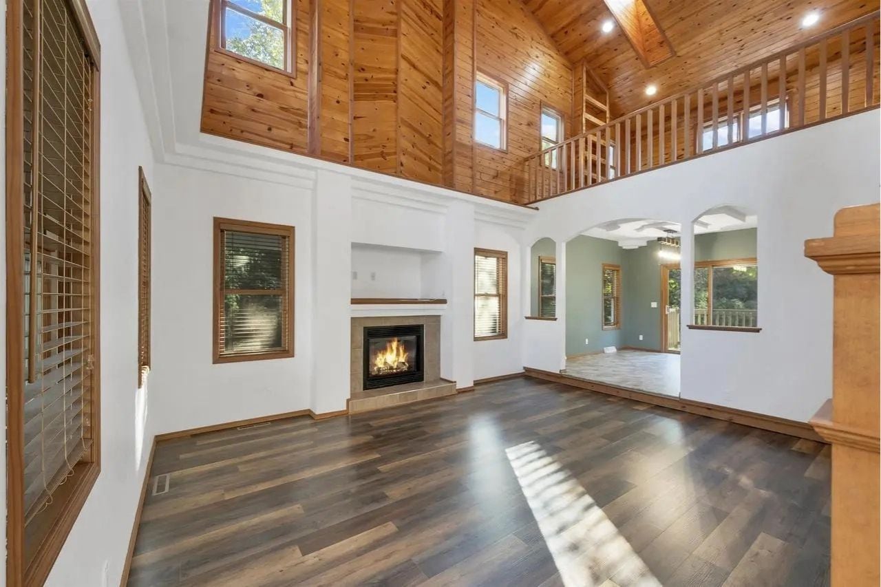 Building Photo - 969 Riverside Dr