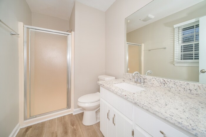 Building Photo - 2531 Country Club Dr SE