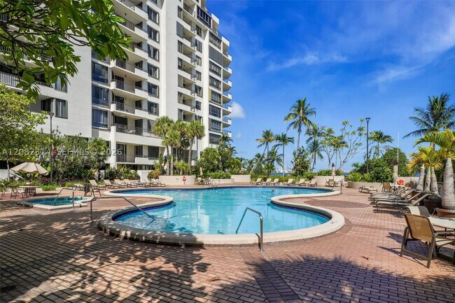 Building Photo - 520 Brickell Key Dr