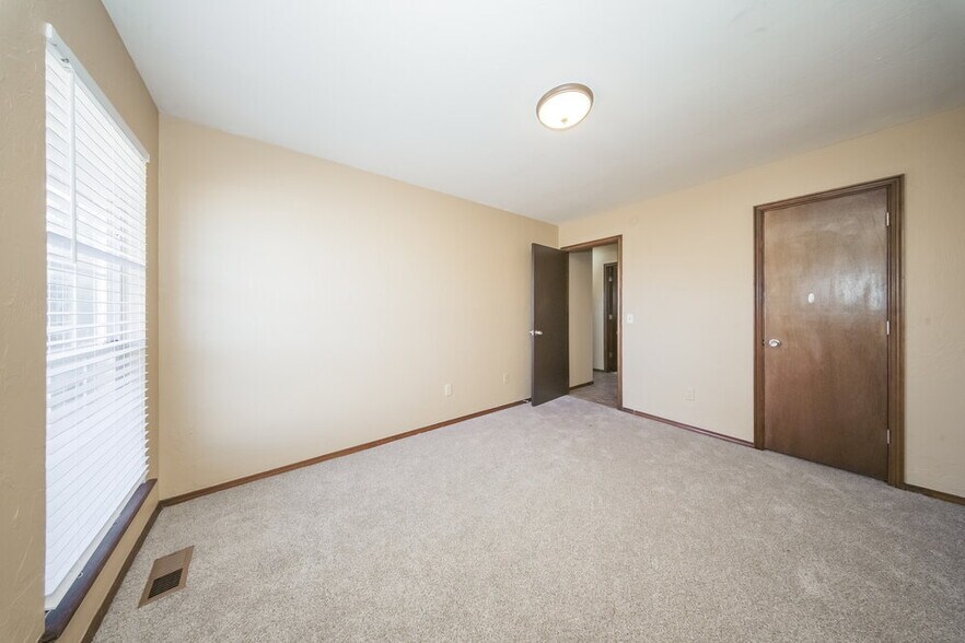 Building Photo - 11840 SW 3rd Terrace