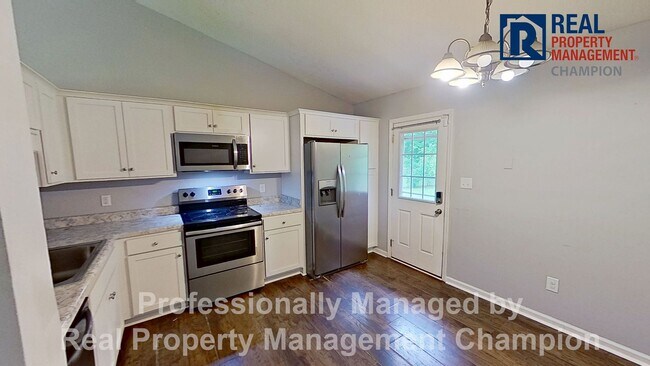 Building Photo - 3 BD/2 BA Home w/Attached Garage, Large Fenced Yard and Easy Access to Camp Lejeune