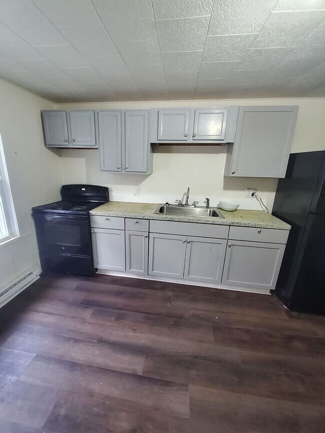 Building Photo - 277 E Spring St