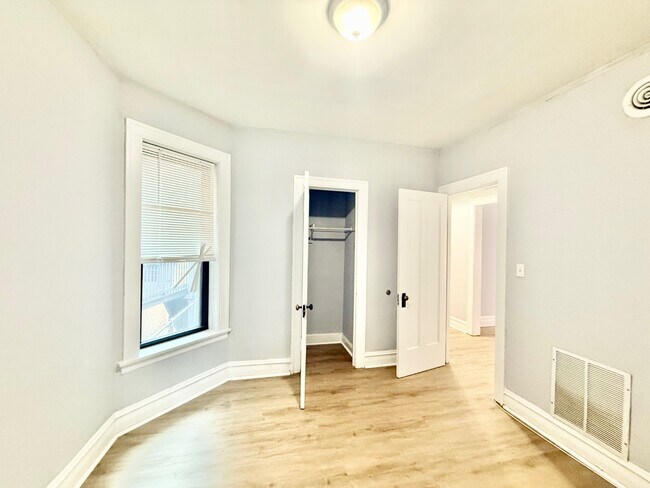 Building Photo - Beautiful 1 Bed 1Bath in the Andersonville area