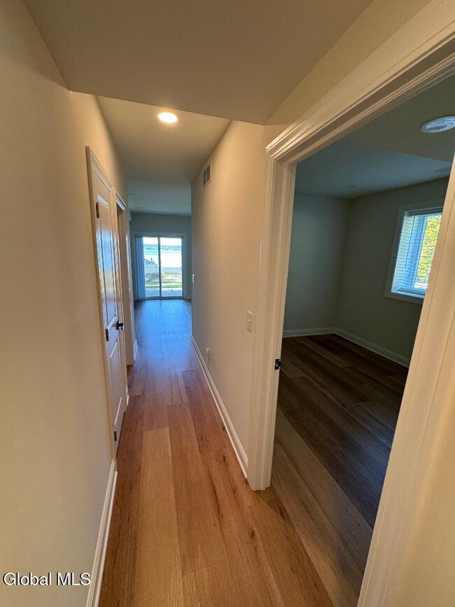 Building Photo - 546 NY-9P