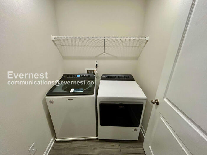 Building Photo - 322 Timberland Ave