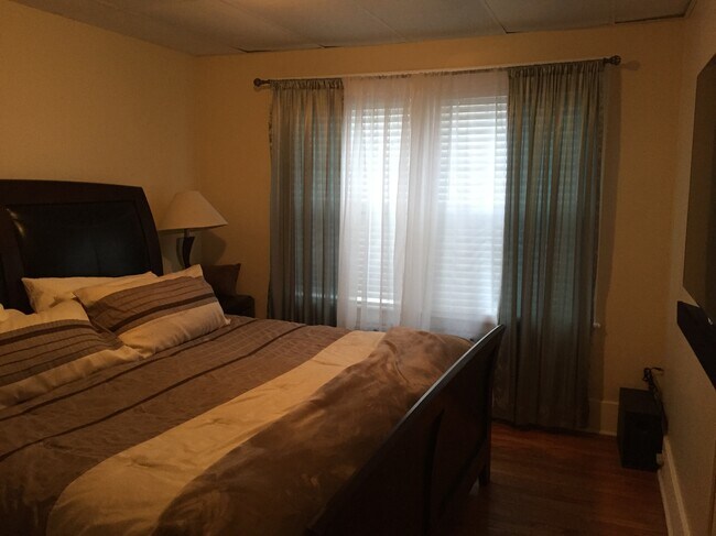 Building Photo - 1214 Park Ave