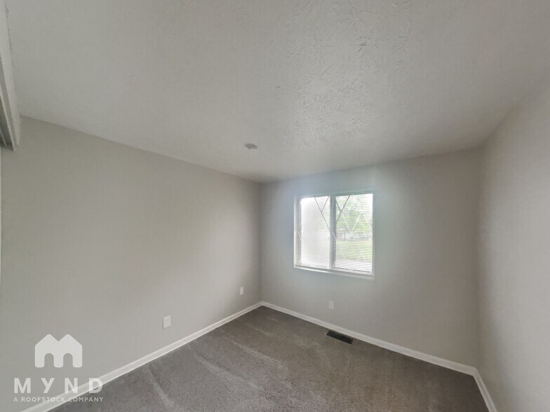 Building Photo - 4863 Talbert Dr