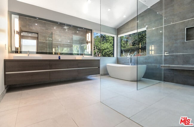 Building Photo - 2122 Castle Heights Ave