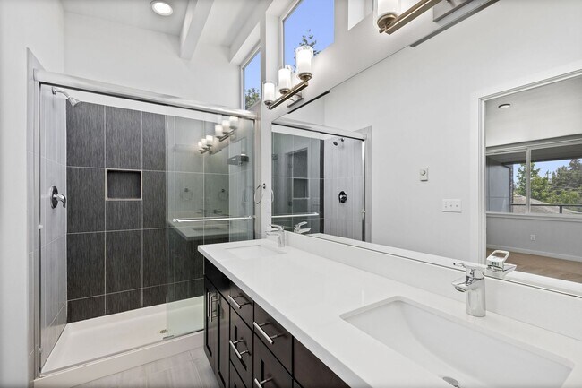 Building Photo - Spacious 3 Bed / 3.5 Bath Seattle Townhome!